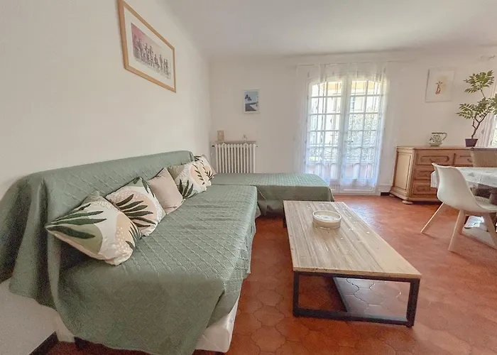 Spacieux T3 Avec Terrasse A Frejus