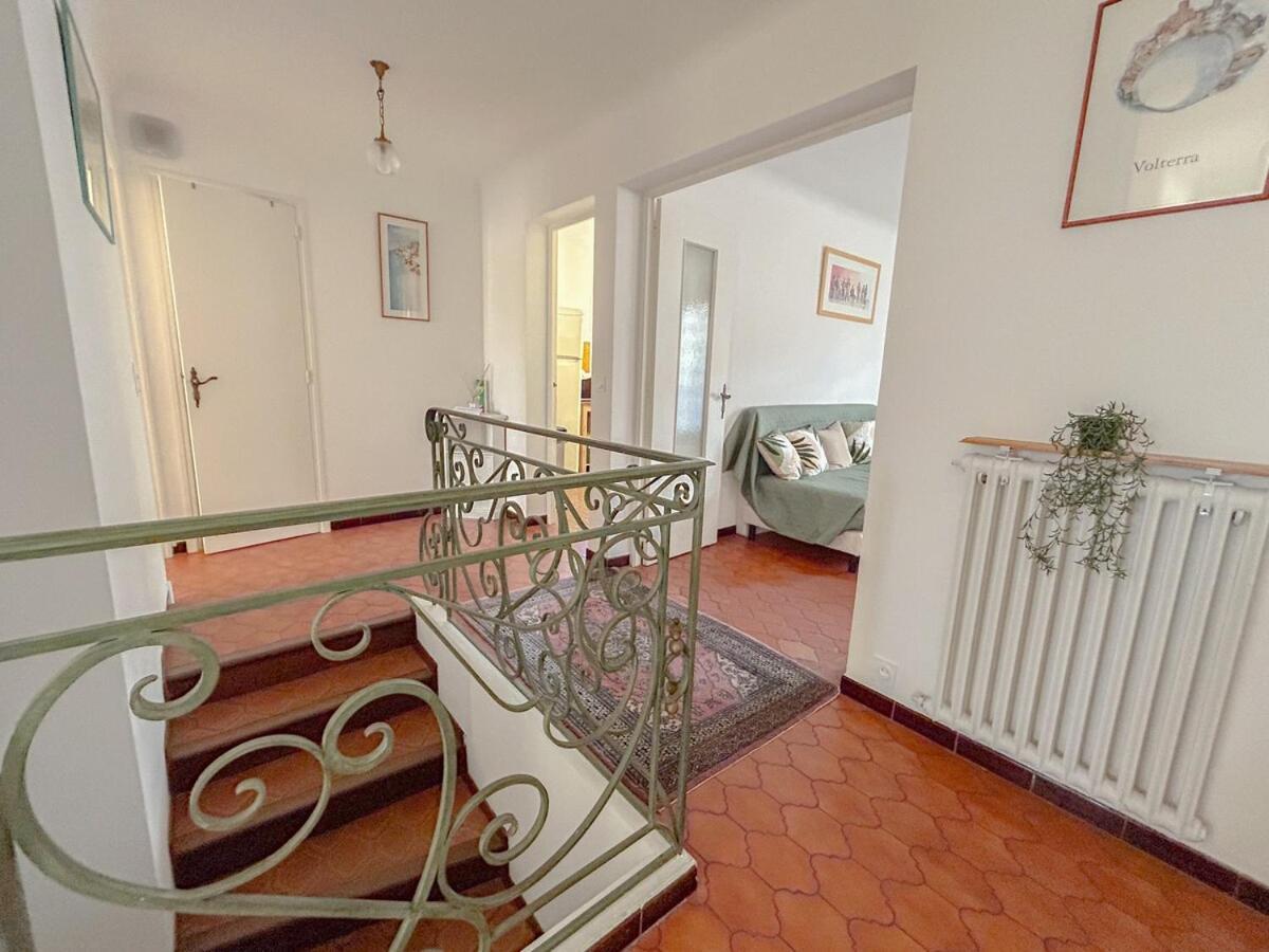 Appartement Spacieux T3 Avec Terrasse A Fréjus
